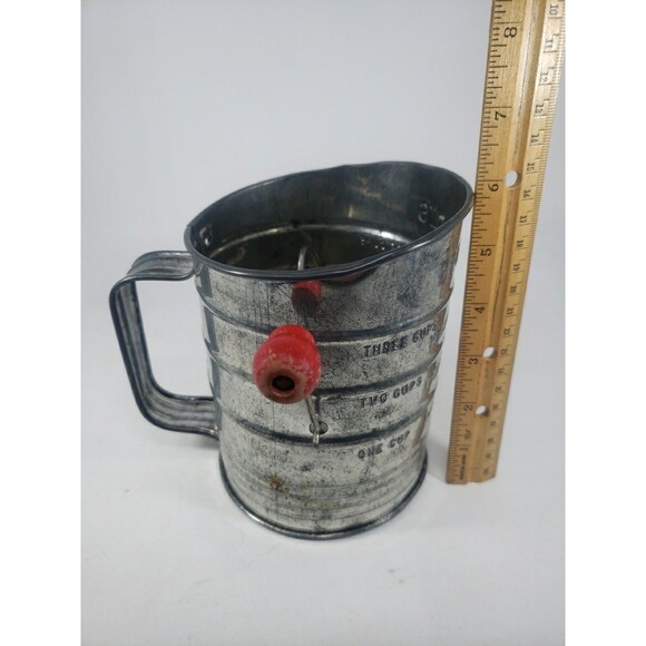 Vintage Bromwell's 3 Cup Measuring Sifter Red Wood Handle USA Farmhouse Decor - Picture 12 of 12